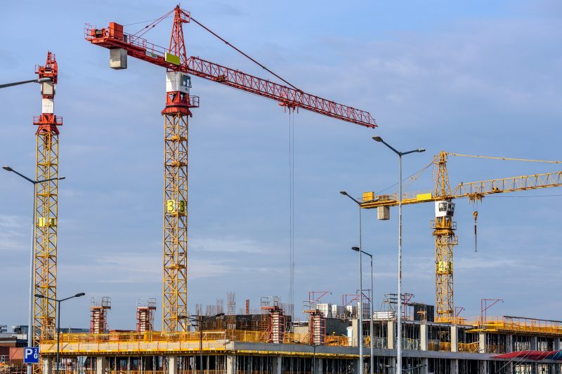 grues sur un chantier