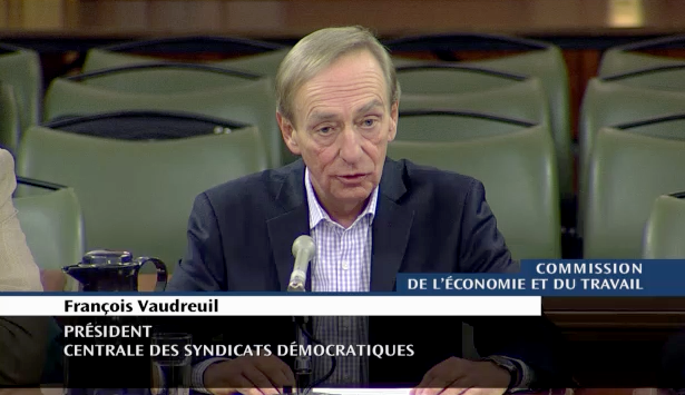 François Vaudreuil l'adressant au micro devant la Commission de l'économie et du travail.